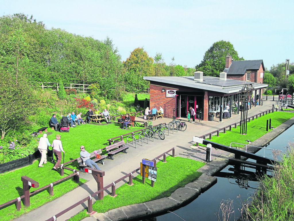 Hollingwood Hub, next to Hollingwood Lock on the Chesterfield Canal, has received a Green Flag Award.