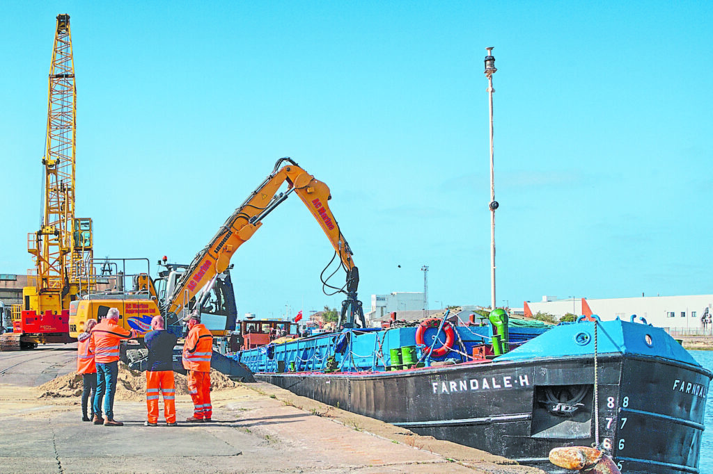 Farndale H, loading in Albert Dock, which is in Emma Hardy’s Hull constituency. For the vessel’s departure, check out this video on YouTube: www.youtube.com/watch?v=jG_7dNRaO3g&t