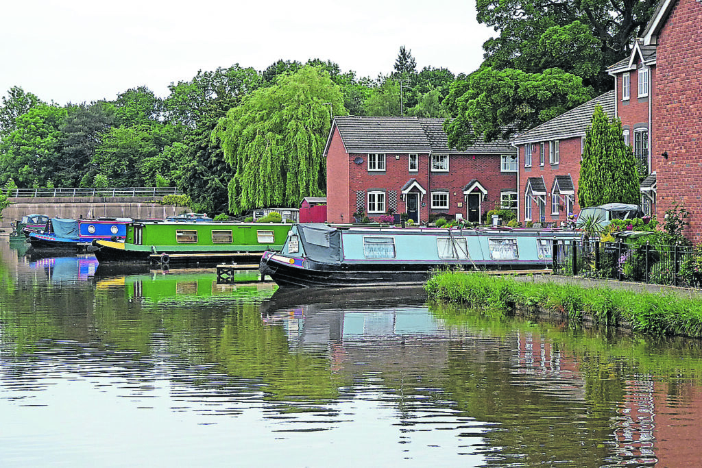 Moorings in Market Drayton, Shropshire. On a week’s break from Drifters’ base on the Staffordshire & Worcestershire Canal at Gailey, boaters can cruise to the historic market town of Market Drayton and back. PHOTO: Roger Kidd. CC BY-SA 2