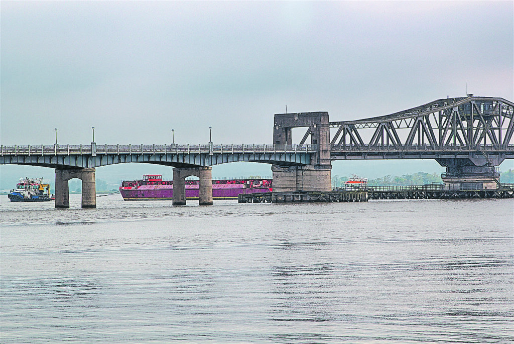 Tim West, CBOA vice-chair, is the driving force behind Robert Wynn’s versatile barge, Terra Marique, seen here negotiating Kincardine Bridge on the Firth of Forth. PHOTO: JONATHAN MOSSE