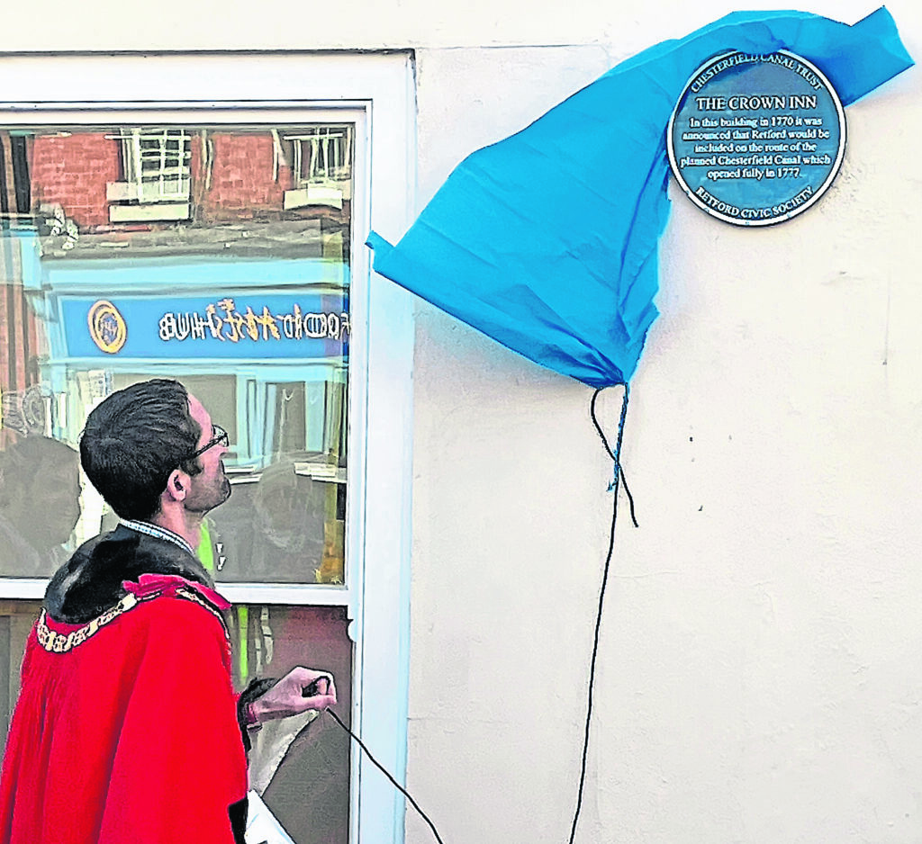 The Mayor of Retford, Coun David Naylor, unveils the plaque. PHOTO: CHESTERFIELD CANAL TRUST