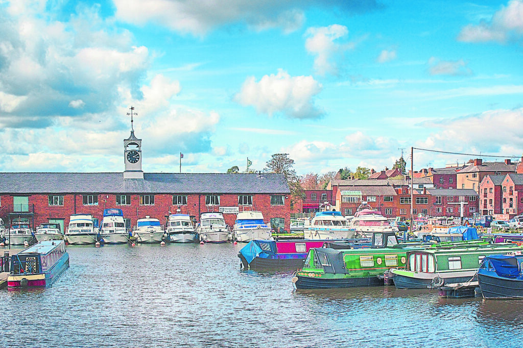 The main Stourport interchange basin today.