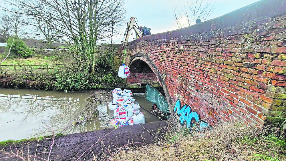 (IMG Bridgewater 4)
An attempt to stop more water loss on the Bridgwater Canal, which suffered a major breach at the end of December. PHOTO: TAYLORS ABOARD
