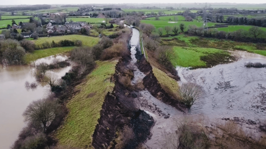 Bridgewater Canal in Dunham Massey has breached for the first time in over half a century