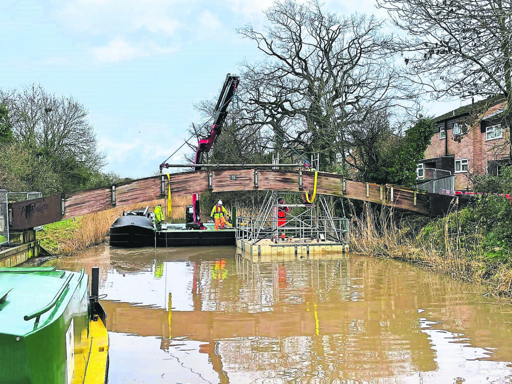 BUILDING BRIDGES on the Droitwich Canals