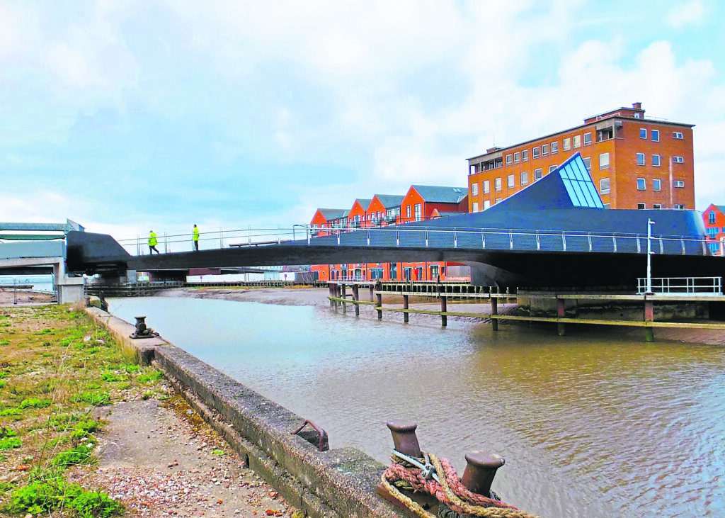 Scale Lane footbridge, River Hull. PHOTO: BERNARD SHARP - CC BY-SA 2.0