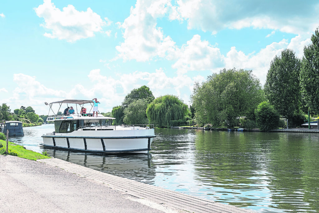 The River Thames offers a fantastic introduction to boating. With countryside, towns and no locks to navigate for the first stretch from Benson, it’s an easy, stress-free option. 