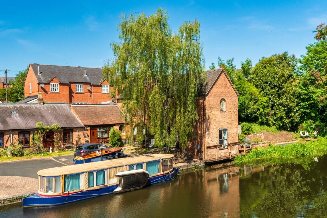 CANALSIDE GEM in the heart of Stourport-on-Severn