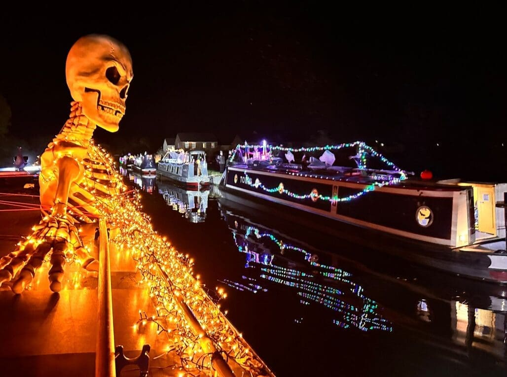 AWARD WINNING South Yorkshire Community Barge ‘Lights Up’ the Ghost Ships of Doncaster Fund Raising Event.