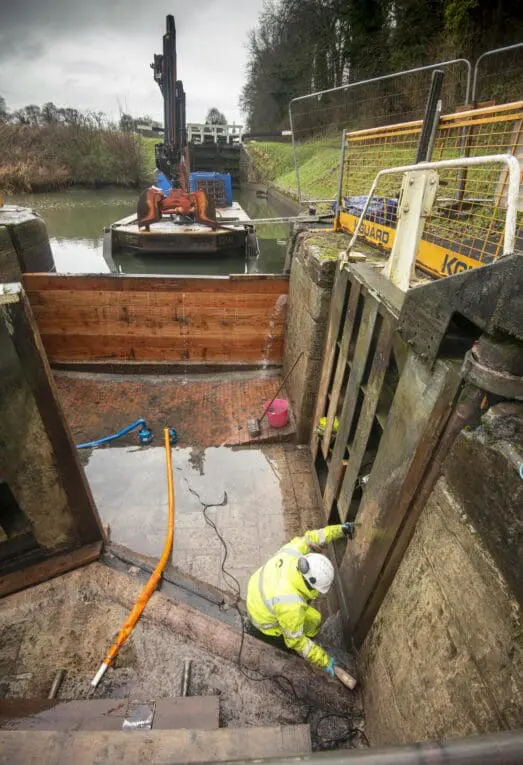 LOTTERY FUNDING HELPS Keep Britain’s Historic Canals Open Through Winter Maintenance Programme
