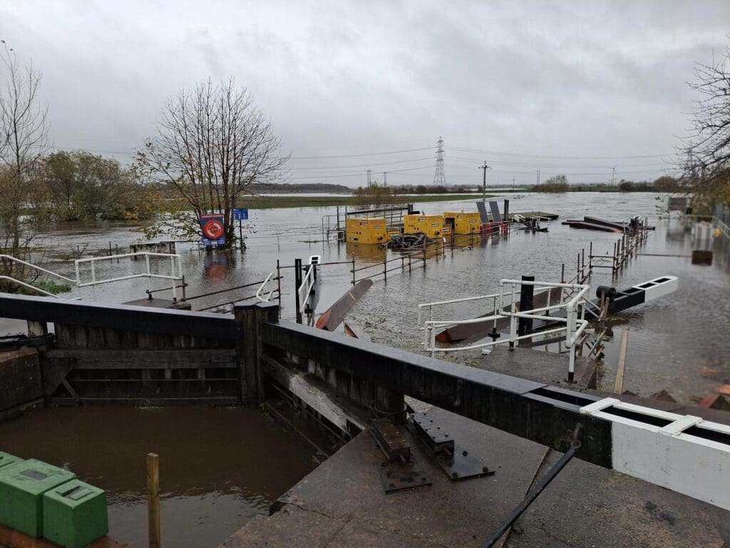 Bank Dole Lock in flood. CRT