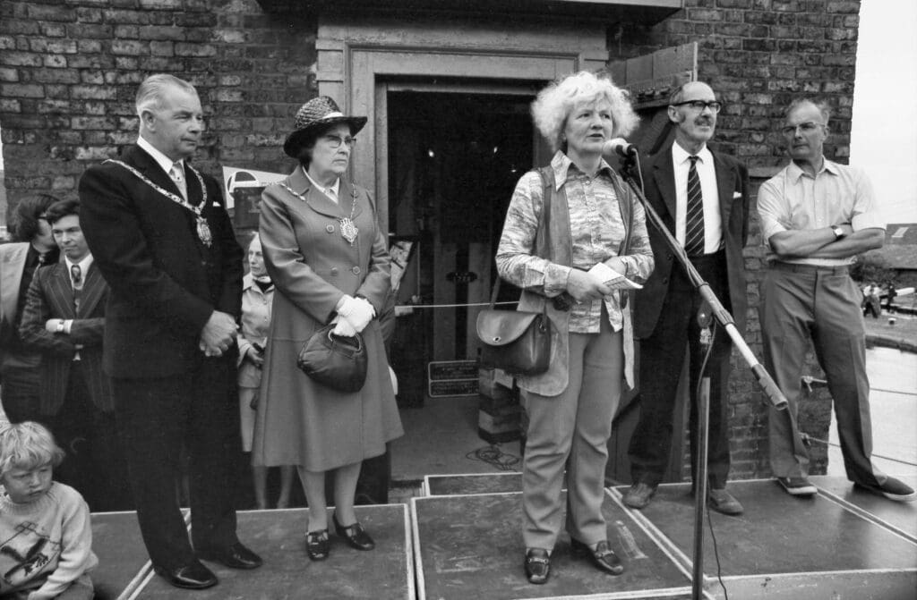 23 Opening Toll House Sonia Rolt 12 6 1976 35-284 (WATERWAY IMAGES) LR