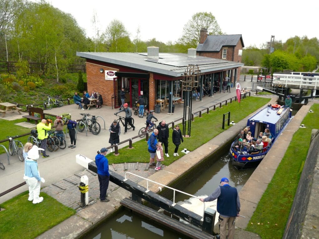 Hollingwood Hub has been awarded the coveted Green Flag Award and is officially recognised as one of the country’s best green spaces.