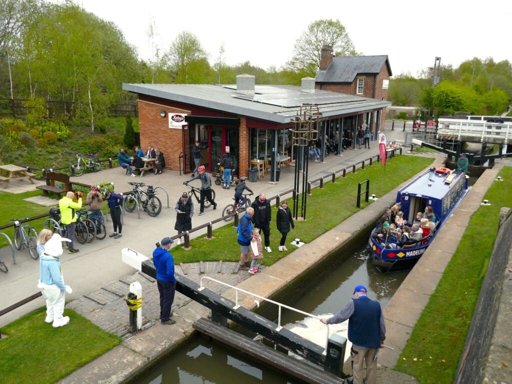 Hollingwood Hub has been awarded the coveted Green Flag Award and is officially recognised as one of the country’s best green spaces.